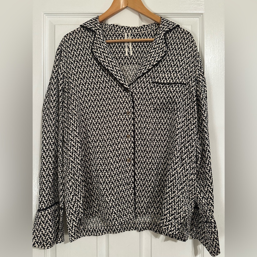 Super cute Anthropologie women’s button down!